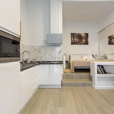 1 Bedroom 1 Bathroom Furnished - Av De America - Studio - Mintystay Мадрид Екстериор снимка