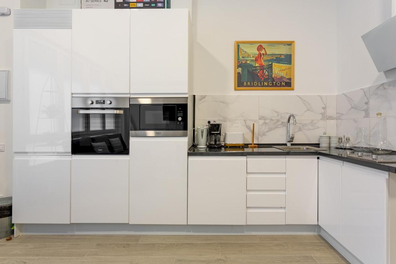 1 Bedroom 1 Bathroom Furnished - Av De America - Studio - Mintystay Мадрид Екстериор снимка